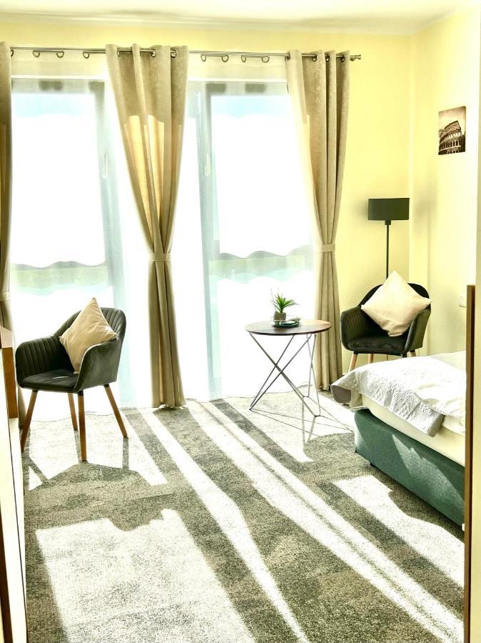 Likedaheim Apartments Rosbach vor der Höhe Dış mekan fotoğraf